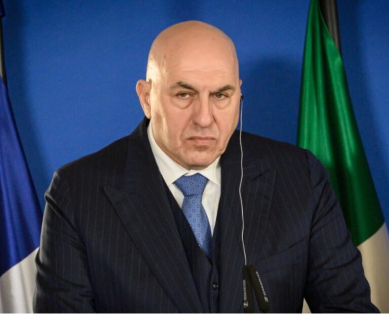 Criză aeriană în Orientul Mijlociu: ministru european blocat peste noapte în Emirate