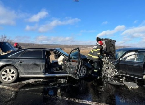 Accident grav pe DN1 / E60, la Vâlcele: un șofer a fost transportat la spital după un impact puternic