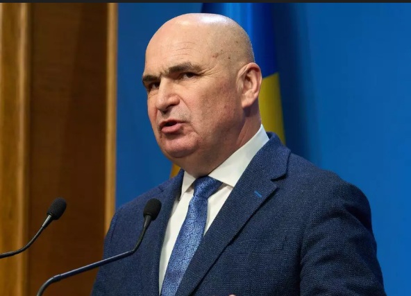 Ilie Bolojan propune reducerea concediului de maternitate: controversă majoră în România