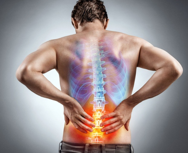 Durerea care coboară pe picior poate ascunde o hernie de disc. Semnele care necesită consult medical