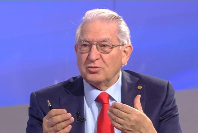 Ce băutură recomandă profesorul Vlad Ciurea pentru funcționarea optimă a creierului