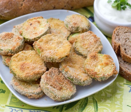 Dovleceii pane la cuptor au devenit una dintre cele mai apreciate rețete ale verii. Secretul crustei aurii pe care îl folosesc tot mai multe gospodine