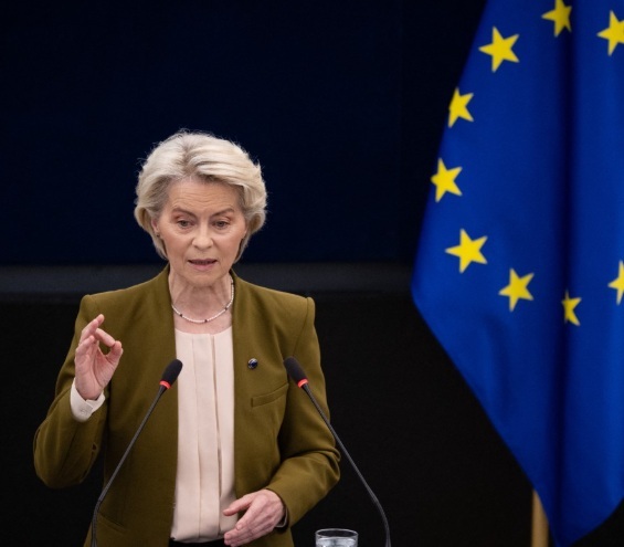 UE propune reguli mai stricte pentru copii pe rețelele sociale. Ce se schimbă și cum reacționează o adolescentă cu 300.000 de urmăritori